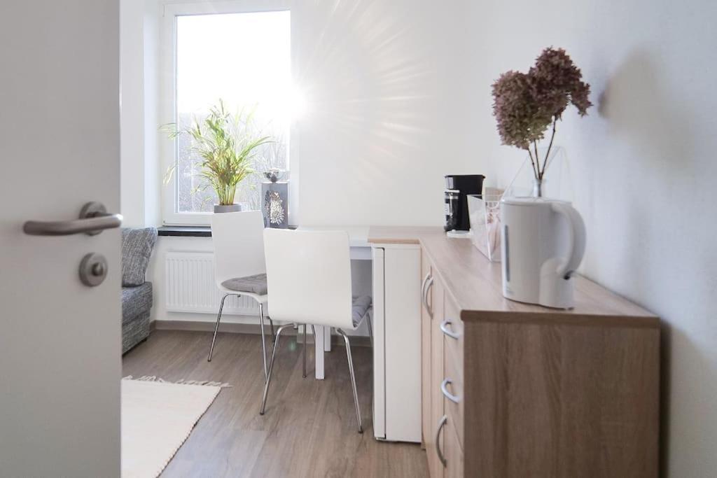 Preiswertes Modernes Gaestezimmer In Aue Bad-Schlema Exterior foto